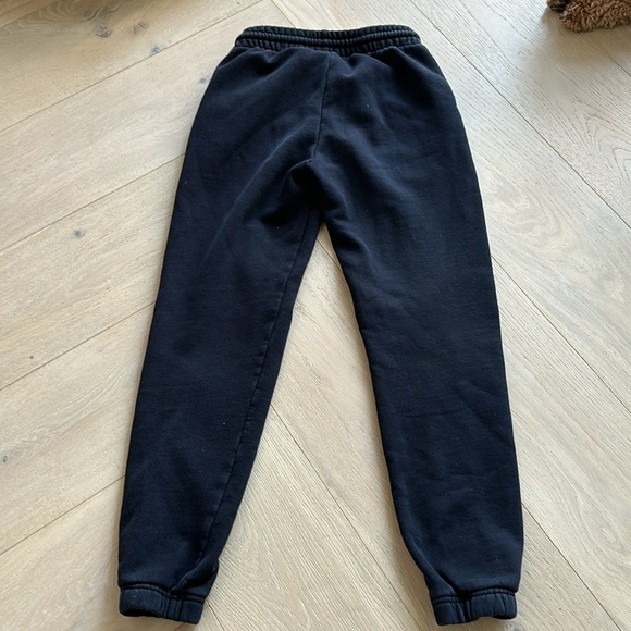 Aritzia TNA fitted sweatpants XS - Picture 3 of 3